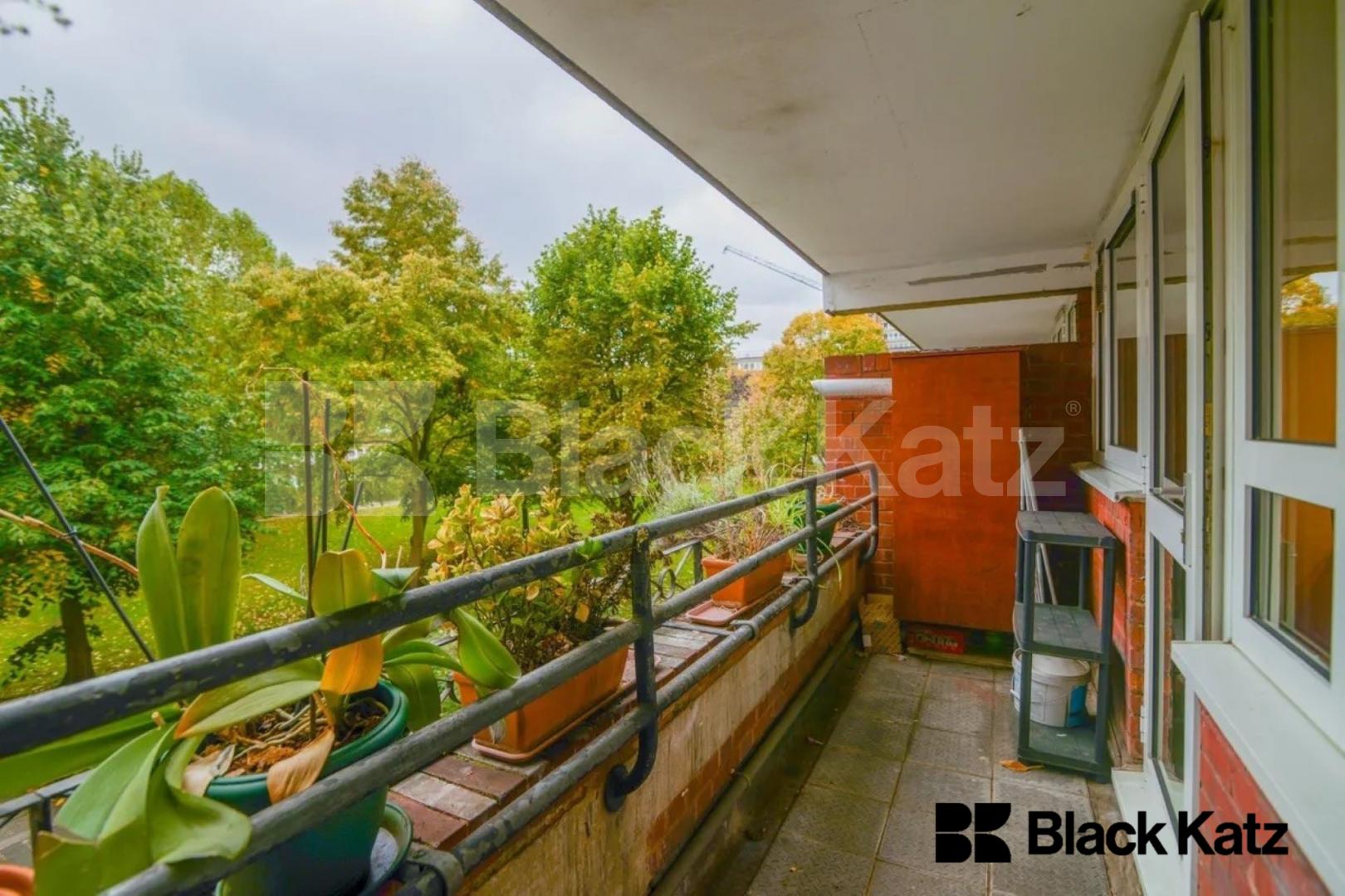 Beautiful apartment  925 Sq.Ft. with two bathrooms & balcony  Bullen Street, Battersea Park